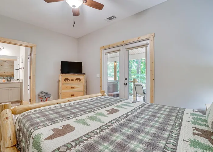 Stunning Helen Getaway With Hot Tub And Ev Charger!