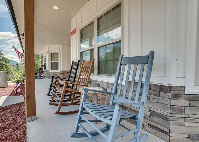 Stunning Helen Getaway With Hot Tub And Ev Charger!