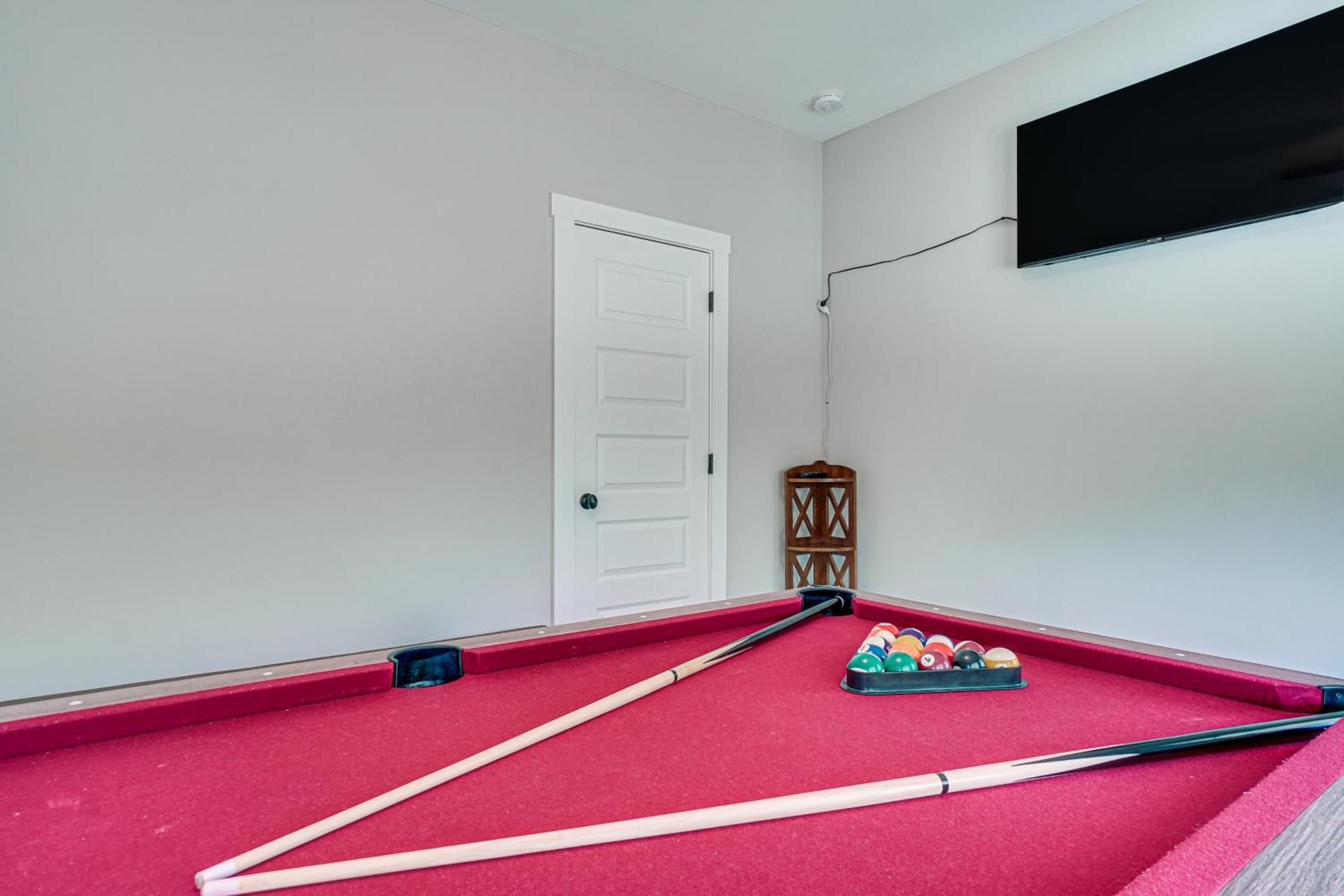 Stunning Getaway With Hot Tub And Ev Charger! Holiday home Helen
