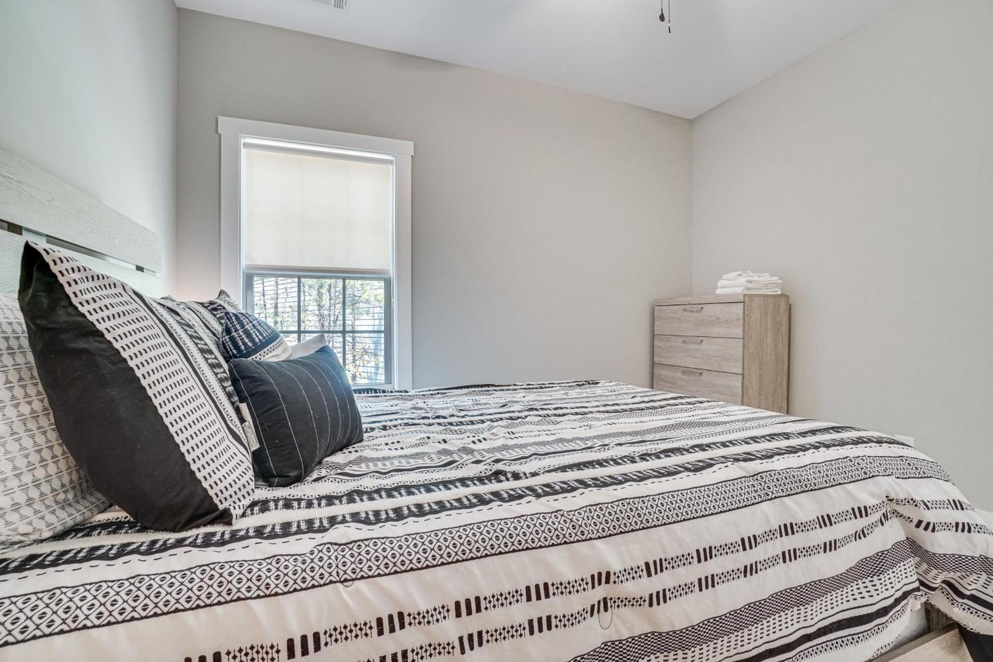 Holiday home Stunning Getaway With Hot Tub And Ev Charger!